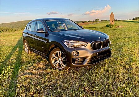 BMW X1 xDrive20i Sport Line Steptronic AHK NAV PDC