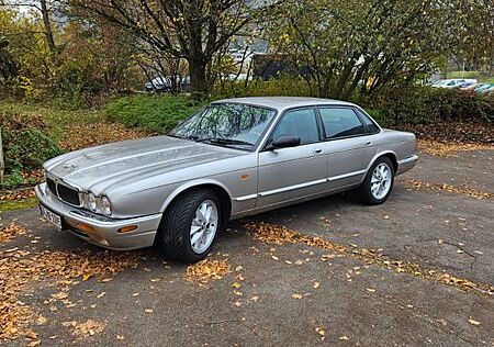 Jaguar XJ8 3.2 -