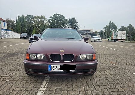 BMW 520i Weinrot