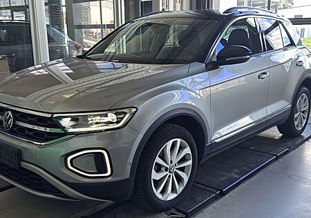 VW T-Roc Volkswagen 1.5 TSI DSG Style 17 AHK LED