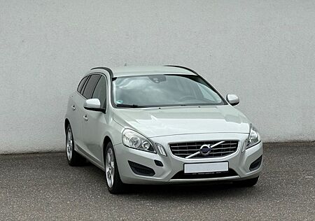 Volvo V60 Kombi Momentum/LEDER/NAVI/PDC/TEMP/LED