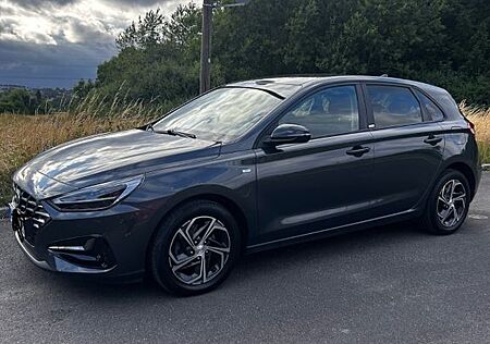 Hyundai i30 1.5 T-GDI Hybrid Intro DCT Intro