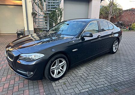 BMW 523 i/Bi-Xenon/PDC/NAVI/8xAlus