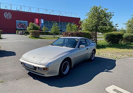 Porsche 944 Coupé 1. Serie - Top Zustand