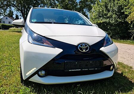 Toyota Aygo (X) Aygo (X) 1,0-l-VVT-i x-play Team Deutschland...
