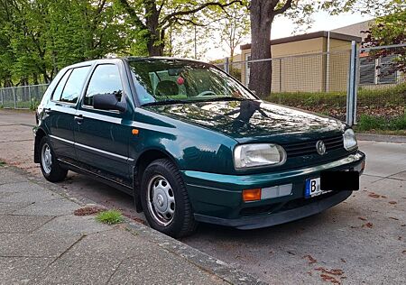 VW Golf Volkswagen 1.8 ,wenig km, Klima, TOP