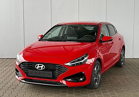 Hyundai i30 Fastback 1,5 T-GDi MHEV Life / Navi PDC V...