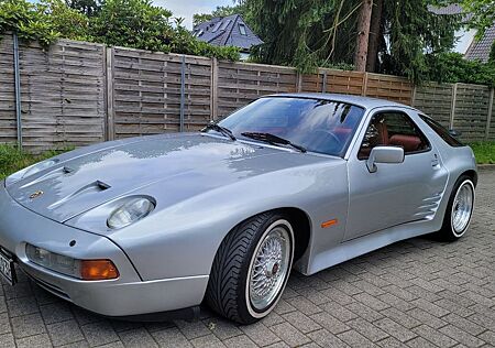 Porsche 928 S Strosek