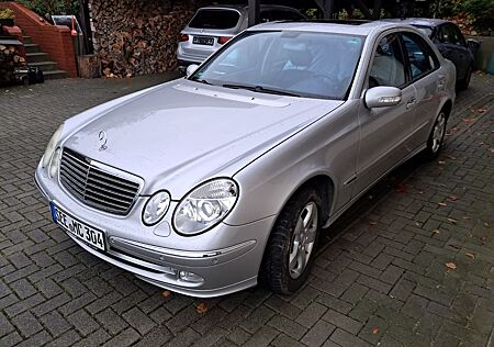 Mercedes-Benz E 320 E -Klasse Lim. 4Matic,Leder NAVI,SH