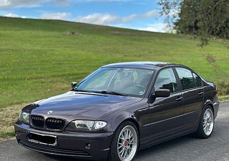 BMW 318i seltene Metallic-Lackierung TÜV neu