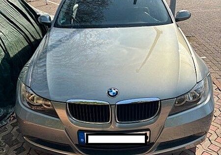 BMW 320i - Automatik