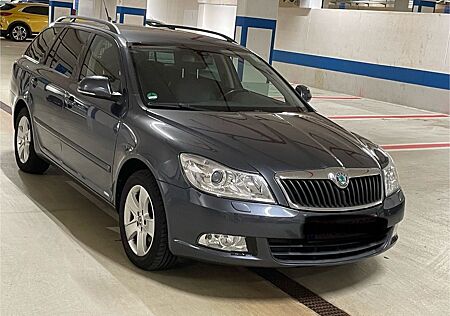 Skoda Octavia Elegance/DSG/1.Hd/Leder/Xenon/Klimaauto