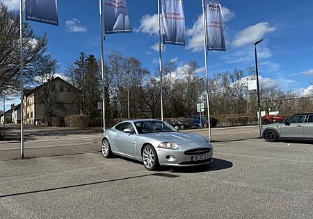 Jaguar XK 4.2L V8 Coupé TÜV NEU