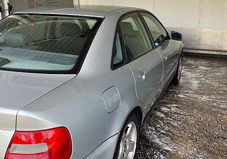 Audi A4 1.6 - 211000km