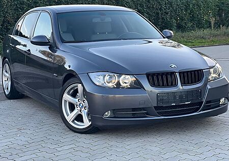 BMW 320i -AUTOMATIK +Bi Xenon+2xPDC+TEMPOMAT