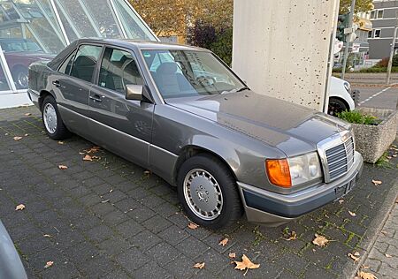 Mercedes-Benz 230 E ABS ESD gepflegter Zustand