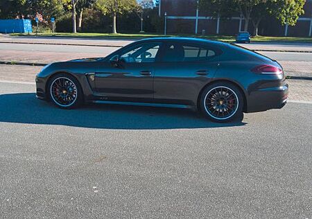 Porsche Panamera GTS Vollausstattung