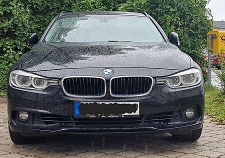 BMW 320i Touring Advantage Automatic