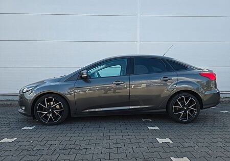 Ford Focus Lim. Titanium (Automatik)