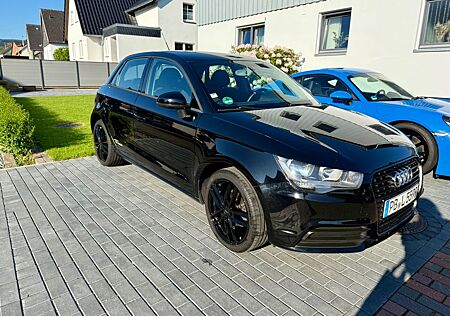 Audi A1 1.2 Attraction / TÜV Neu / Klima / 8-fach