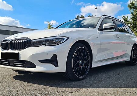 BMW 320d xDrive Touring Advantage Automatic Adva...