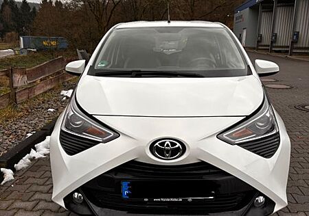 Toyota Aygo (X) Aygo (X) 1,0-l-VVT-i Team Deutschland Team D...