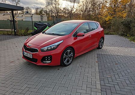 Kia Cee'd GT-Line|Kamera|SHZ|8-fach bereift |TÜV neu
