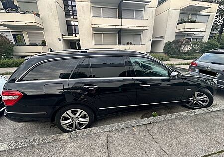 Mercedes-Benz E 220 CDI T BlueEFFICIENCY -