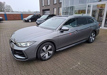 VW Passat Variant Volkswagen R-Line 2.0 TDI 110 kW (150PS) DSG