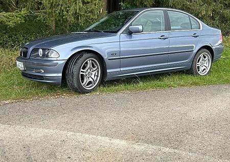 BMW 320i -