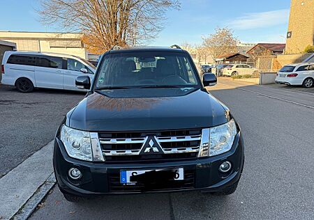 Mitsubishi Pajero 3.2 DI-D Instyle