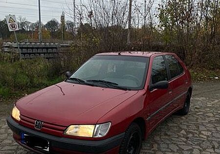 Peugeot 305