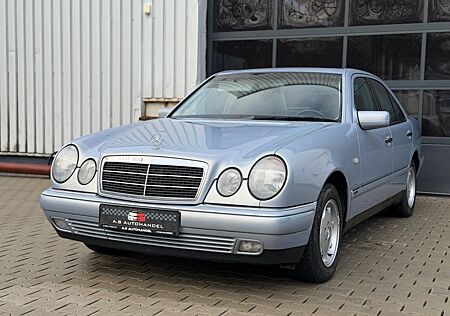 Mercedes-Benz E 220 Elegance/Klima/Navi/100700km!