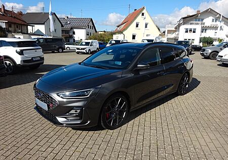 Ford Focus Turnier ST X Anhängekupplung iACC LED
