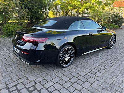 Mercedes-Benz Obsidianschwarz mit Vollleder Macchiatobeige