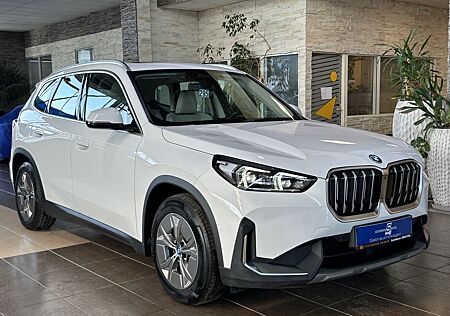 BMW iX1 30 xDrive Pano Premium WideScreen Navi R.Cam