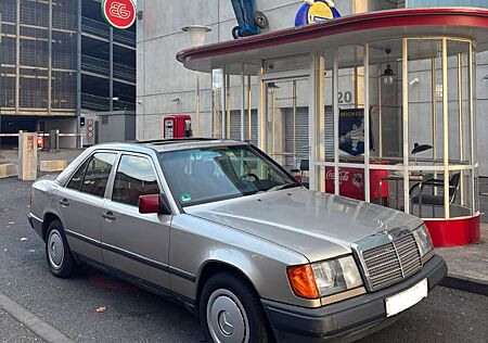 Mercedes-Benz E 230 gebraucht kaufen Mercedes-Benz E 230 TÜV 09/27 | Familienbesitz | Nichtrauer