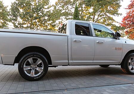Dodge RAM -HEMI SPORT/5,7V8/ALLRAD/QUADCAB/AHK/MWST