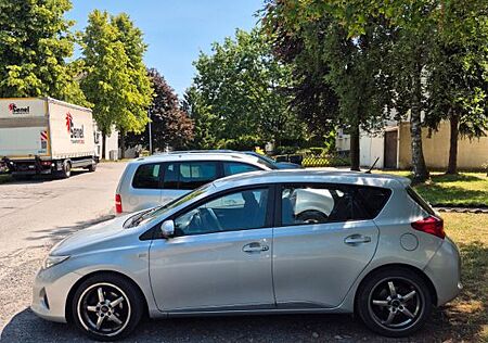 Toyota Auris 1,4-l-D-4D -