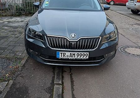 Skoda Superb 2.0 TDI Premium Edition Combi Premium...