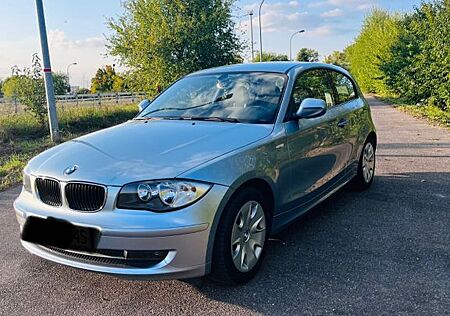 BMW 116i - Traum Zustand Scheckheft gepflegt
