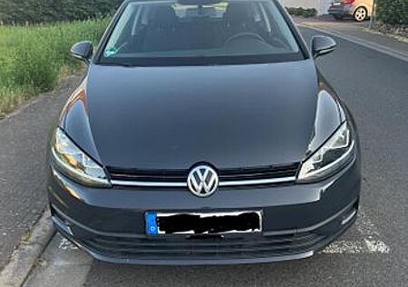VW Golf Volkswagen 1.0 TSI Trendline / 1. Hand
