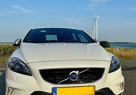 Volvo V40 D2 - R-Design business sport