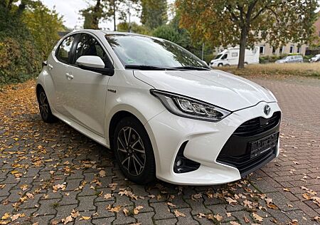 Toyota Yaris 1.5-l-VVT-i Hybrid CVT Club LED Apple AHK