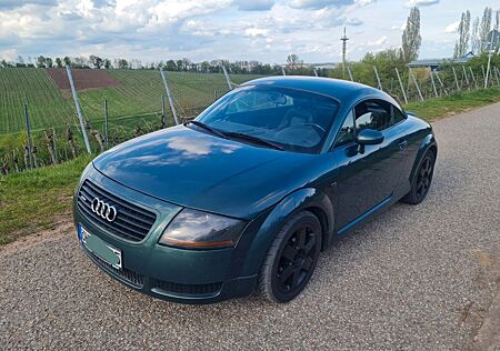 Audi TT Coupe 1.8T quattro 165 kW -
