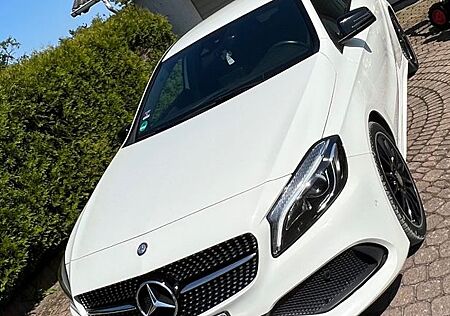 Mercedes-Benz A 180 AMG Line AMG Line LED Kamera Night Paket
