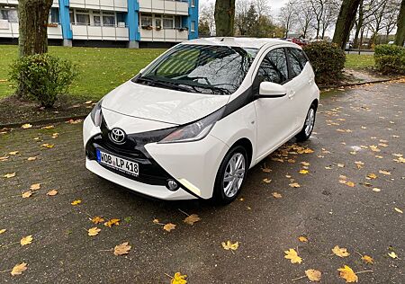 Toyota Aygo (X) Aygo (X) 1,0-l-VVT-i x x