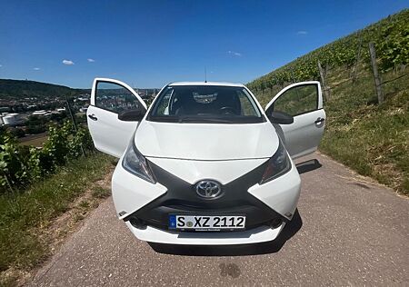 Toyota Aygo (X) Aygo (X) 1,0-l-VVT-i x x