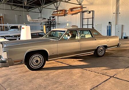 Lincoln Town Car TOP wenig Kilometer Glasdach