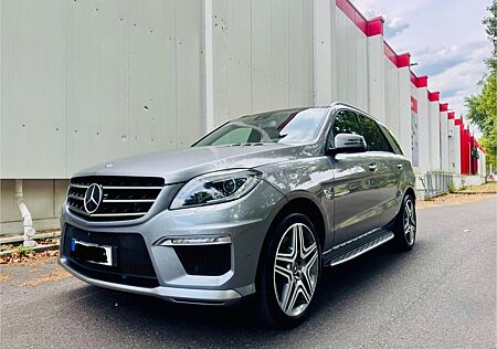 Mercedes-Benz ML 63 AMG Leder-Panorama-360 Kamera-Voll Scheckheft Merced